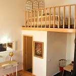 Bairro Alto House, By Timecooler