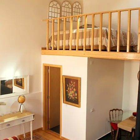 Bairro Alto House, By Timecooler